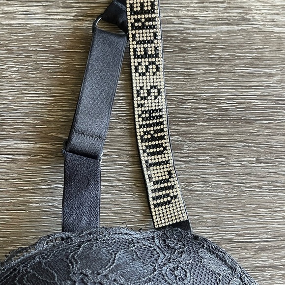 Victoria's Secret Black Lace Bra and Panty Set - Picture 4 of 6